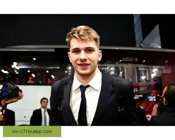 东契奇三双带队击败鹈鹕 勒布朗锡安亮眼